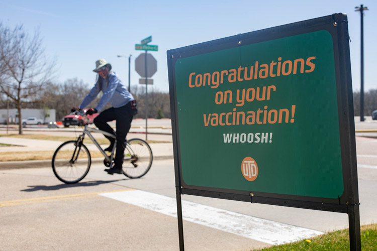UT Southwestern Hosts Vaccine Clinic at UT Dallas